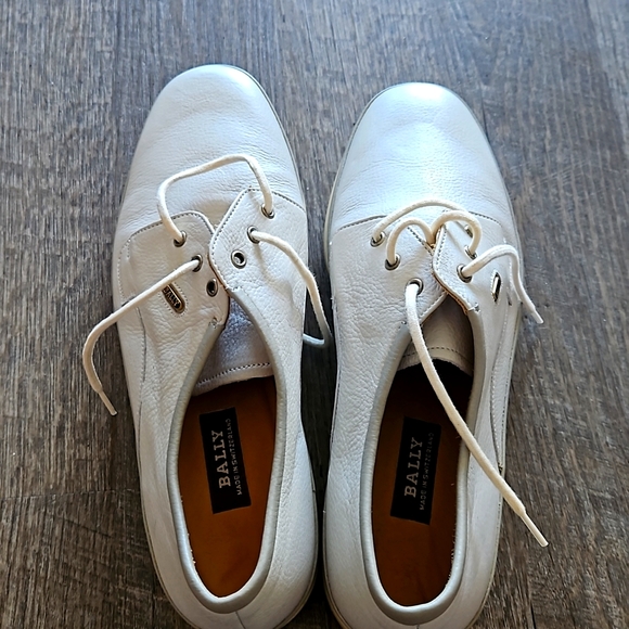NWOT. VINTAGE Bally men's leather casual shoes size 8.5 color gray